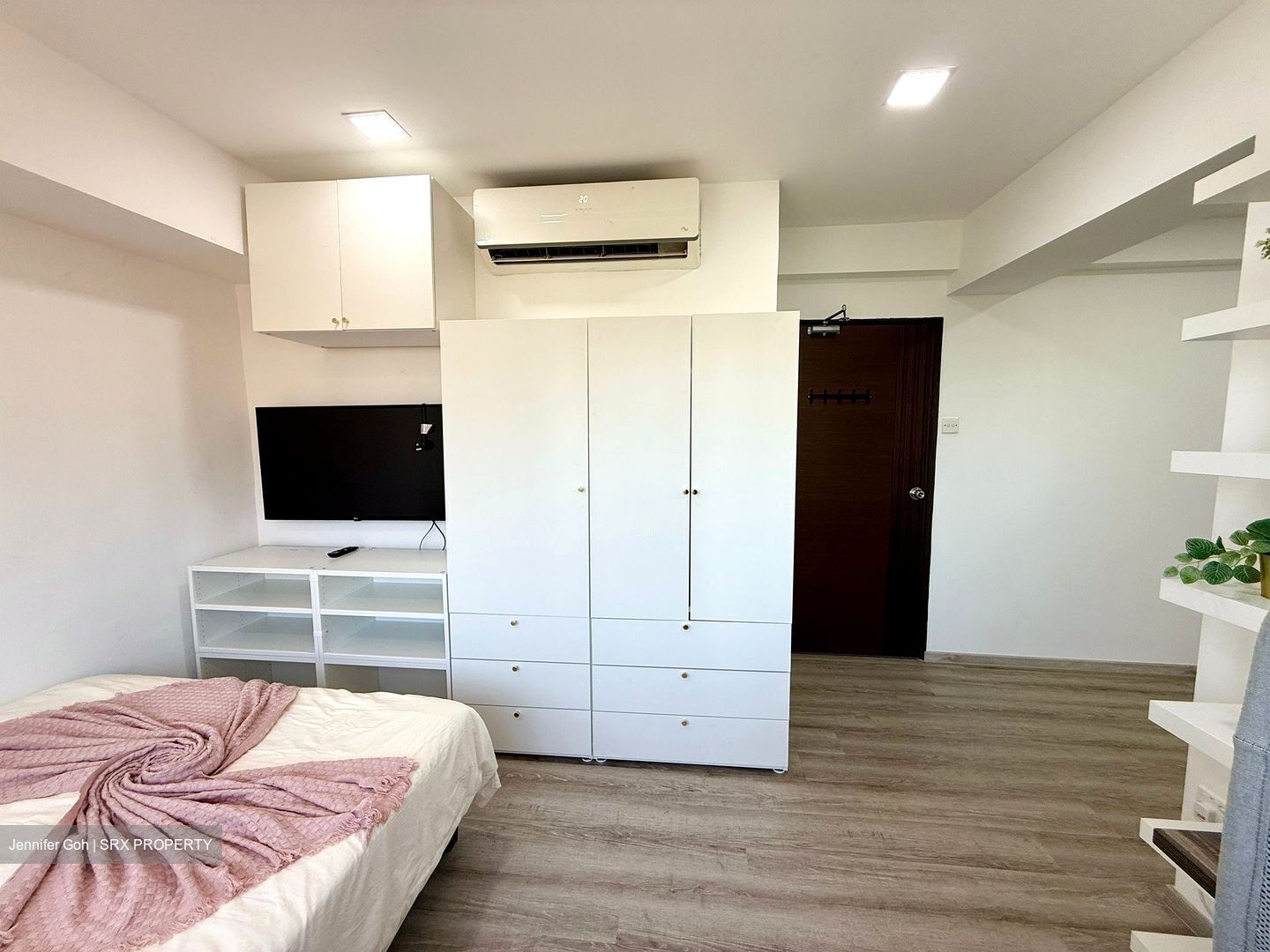 Lucky Plaza (D9), Apartment #554192711